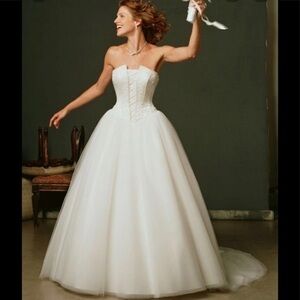 Casablanca bridal dress 1719 NWOT size 14